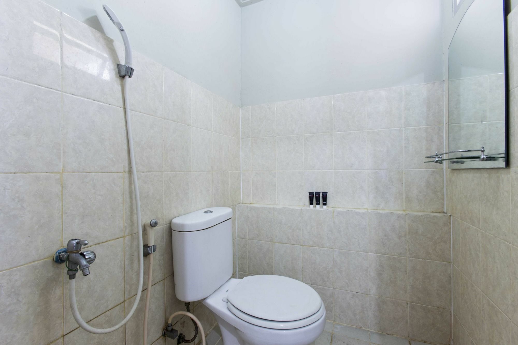Reddoorz Apartment @ Pegangsaan Kelapa Gading Jakarta Exterior photo
